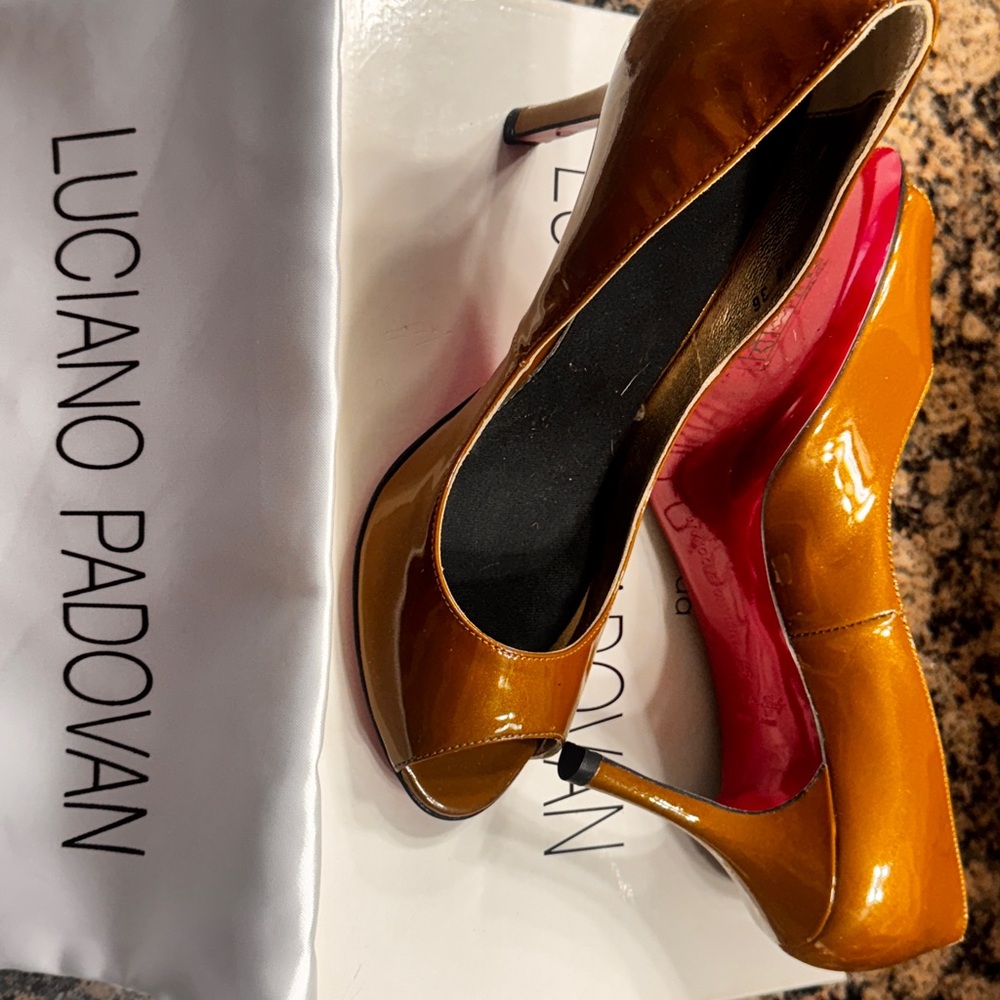 Tan Patent Leather High Heelsstylish and comfortable.